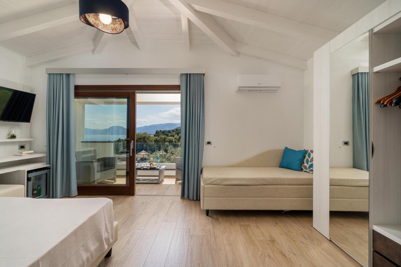Deluxe Double Room with Balcony and Sea View,1233255116:JPEG